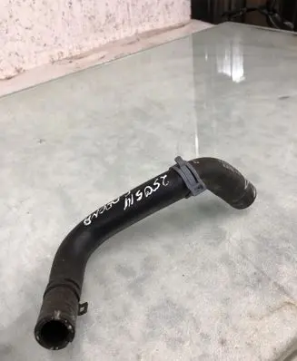 Engine coolant pipe/hose