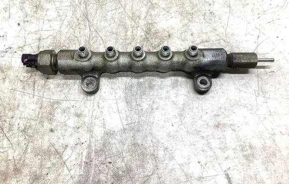 Toyota Auris 150 Fuel pressure regulator 330826243