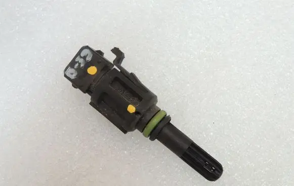 BMW 7 E38 Intake air temperature sensor 13621739510