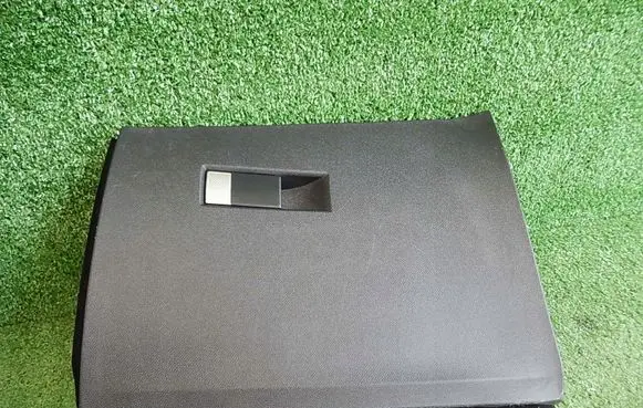 Citroen DS7 Crossback Glove box