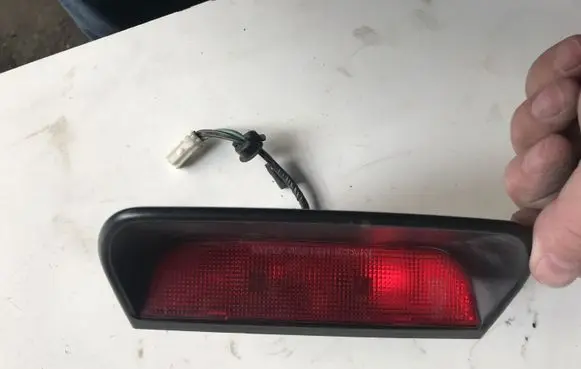 Mitsubishi Colt Third/center stoplight