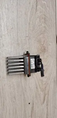 Chrysler Pacifica Heater blower motor/fan resistor 05061587aa