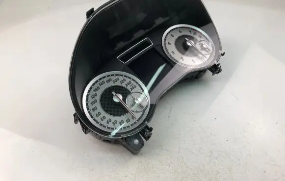 Mercedes-Benz A W176 Speedometer (instrument cluster) A1769008901