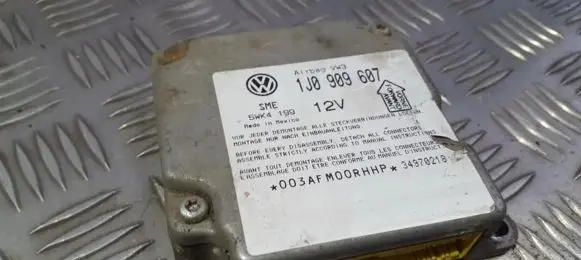 Volkswagen PASSAT B5 Airbag control unit/module 1J0909607 5WK4199