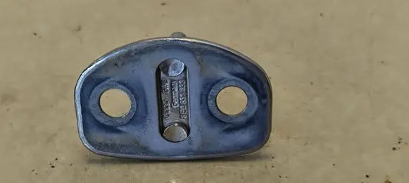 Audi A4 S4 B6 8E 8H Front door lock loop/hook striker 8E0837033