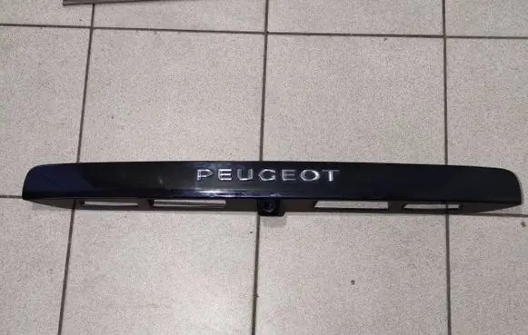 Peugeot Traveller Trunk door license plate light bar 9813797577 9813797677