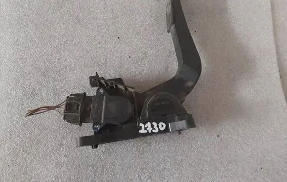 Mercedes-Benz Vito Viano W639 Accelerator throttle pedal A6393000604 6393000604