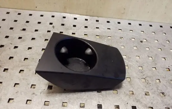 Cup holder front