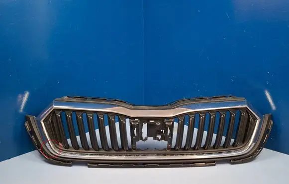 Skoda Octavia Mk4 Front grill 5E3807724 5E3853653