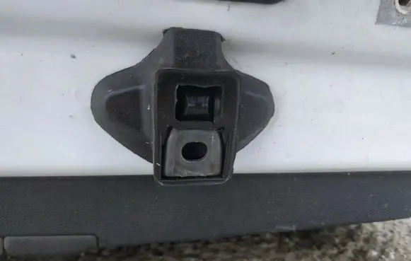 Seat Leon (5F) Rear door check strap stopper