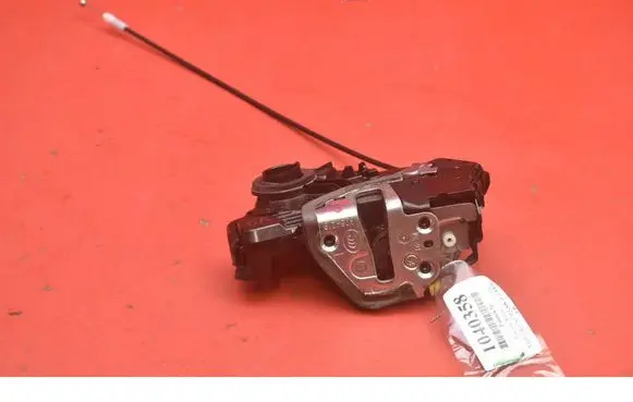 Toyota Auris E180 Front door lock 