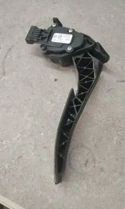 Opel Insignia A Accelerator throttle pedal 13237352