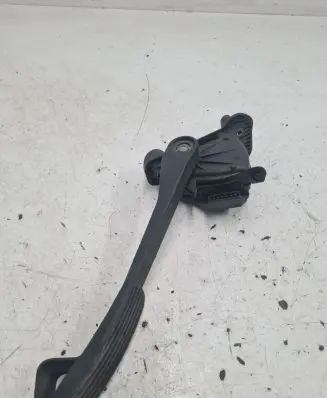 Volvo V70 Accelerator throttle pedal 30636004