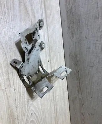Peugeot Expert Fender mounting bracket 98163353
