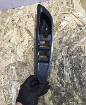 Mazda MPV Front door window switch trim LC85684L6 LD62