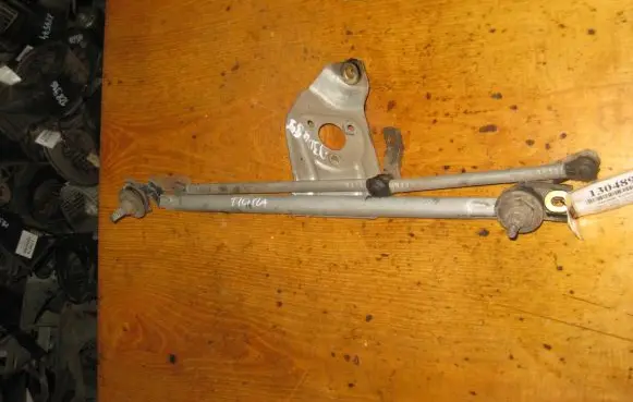 Opel Tigra A Front wiper linkage and motor