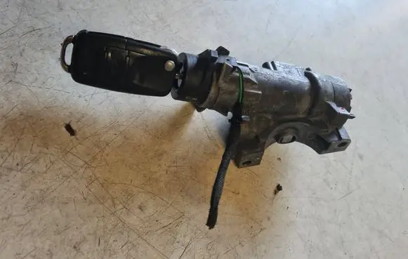 Volkswagen PASSAT B5.5 Ignition lock 1511003292