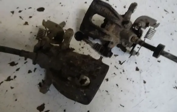 Ford Mondeo Mk III Rear brake caliper ZACISKITYLMONDEO