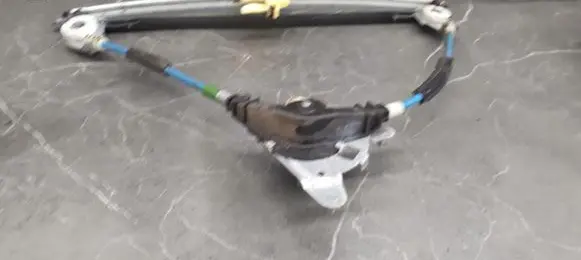 Citroen Xsara Picasso Rear window lifting mechanism without motor