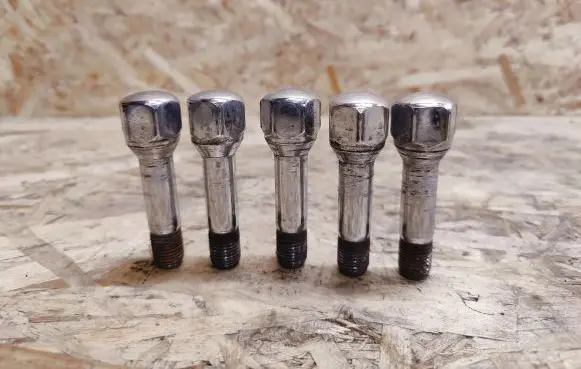 Nuts/bolts
