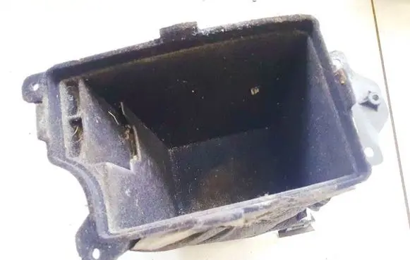 Nissan Primera Glove box