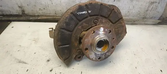 Volkswagen Touran I Front wheel hub 
