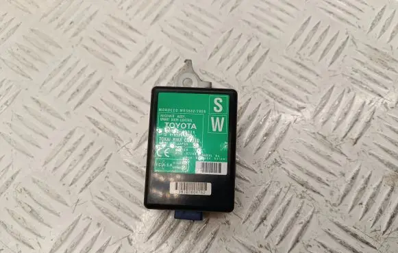 Toyota Avensis T270 Door central lock control unit/module 8974005030 61B381000