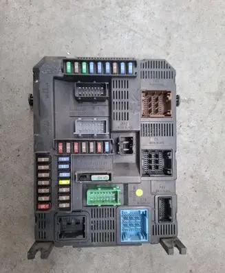 Peugeot 2008 I Fuse module 9807532080