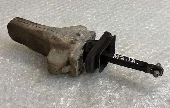 BMW 5 E39 Rear door check strap stopper 8193448 51228193448