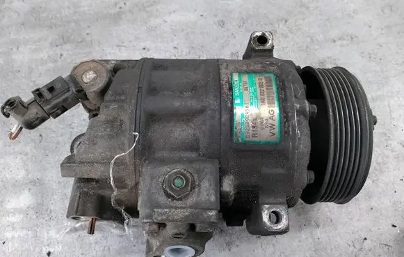 Volkswagen Golf V Air conditioning (A/C) compressor (pump) 1K0820803Q