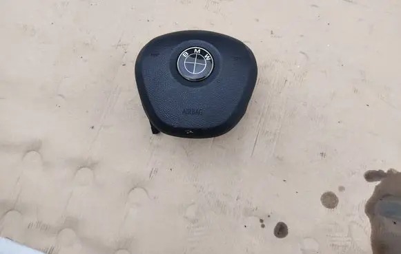 Steering wheel airbag