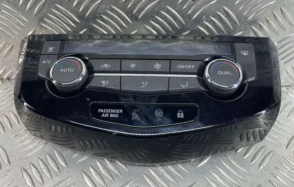 Nissan Qashqai Climate control unit 275004EA0A