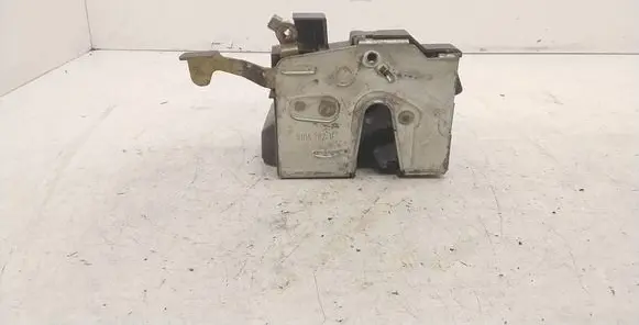BMW 5 E34 Front door lock 8104782