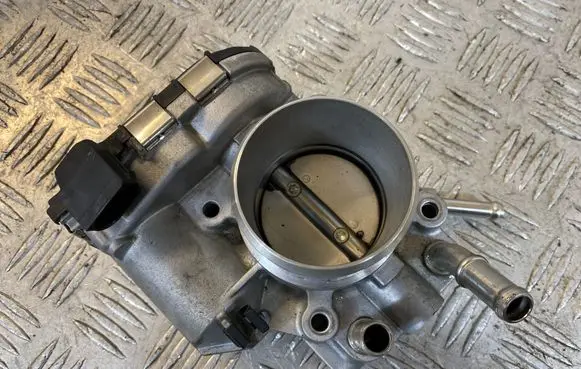 Hyundai i30 Throttle valve 351002B150 9590930008 4824606X