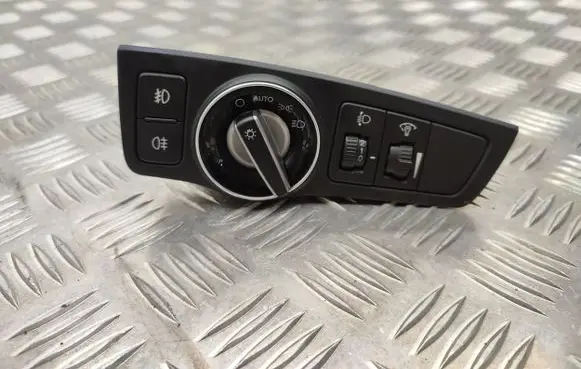 Hyundai i40 Light switch 933003Z100