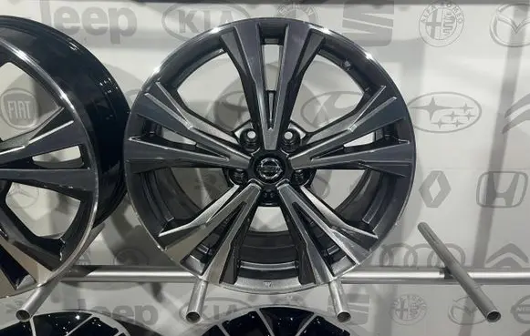 Nissan X-Trail T32 R18 alloy rim 