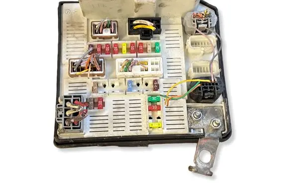 Renault Kangoo I Fuse module 8201044237