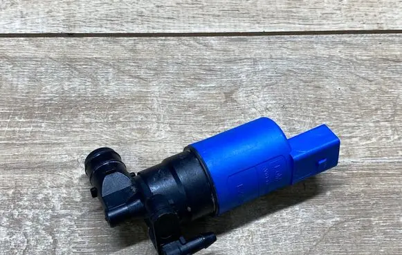 Jaguar F-Pace Windscreen/windshield washer pump AV6113K082AA E23VB