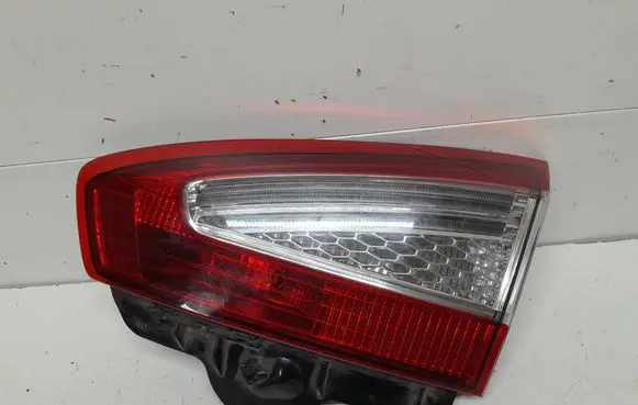 Tailgate rear/tail lights