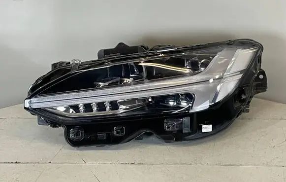 Volvo S90, V90 Headlight/headlamp 32228682 1801268040