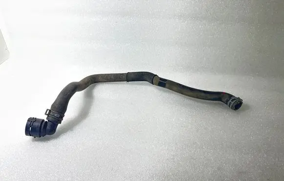 Volkswagen PASSAT B7 Engine coolant pipe/hose 3AA122157