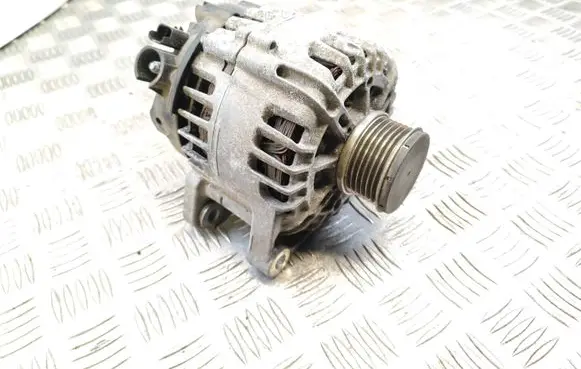 Peugeot 208 Generator/alternator 9818677980 2713135A 218196804