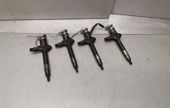Mazda 5 Fuel injectors set RF7J13H50 13H50