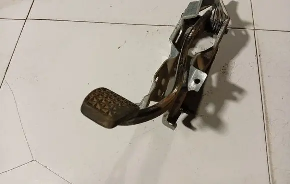 Opel Astra G Clutch pedal 
