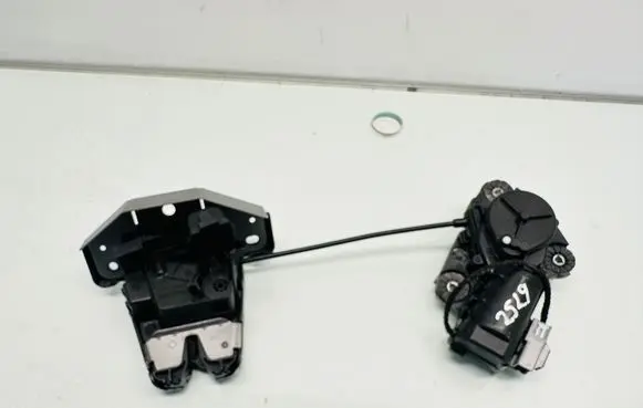 Volvo S90, V90 Tailgate/trunk/boot lock/catch/latch 31484599 335016 A080105