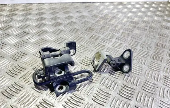 Rear door hinge set