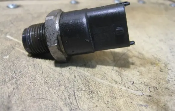 Fuel pressure sensor