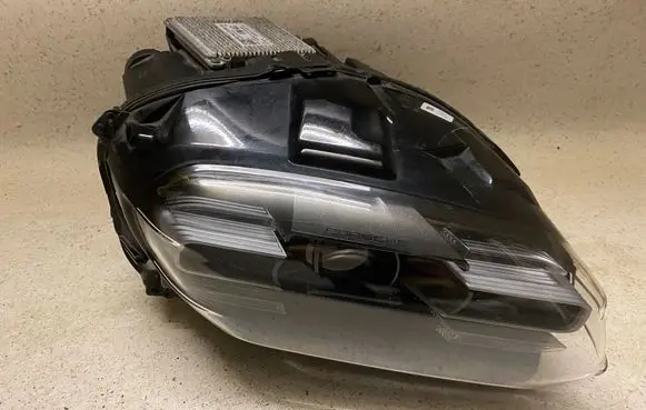 Porsche Taycan 9J1 Headlight/headlamp 9J1941032F 135700074845 1140E340005