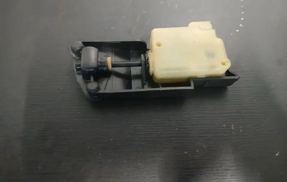 Volvo V70 Fuel tank cap lock motor 9483311 3606
