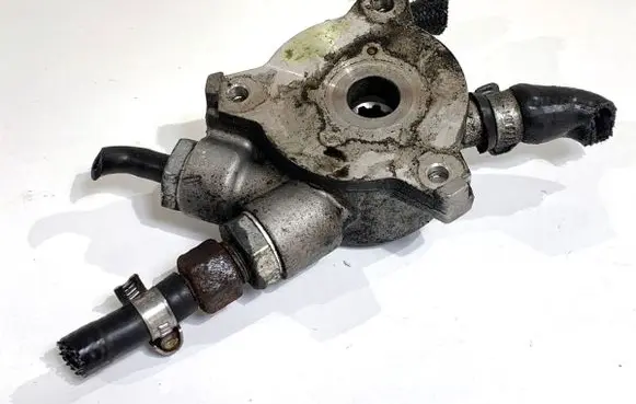Opel Astra H Vacuum pump 